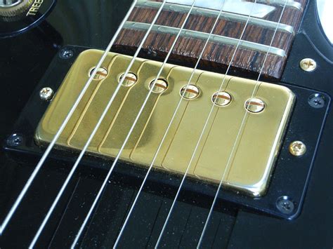 quais sao os captadores usados numa guitarra fender strat